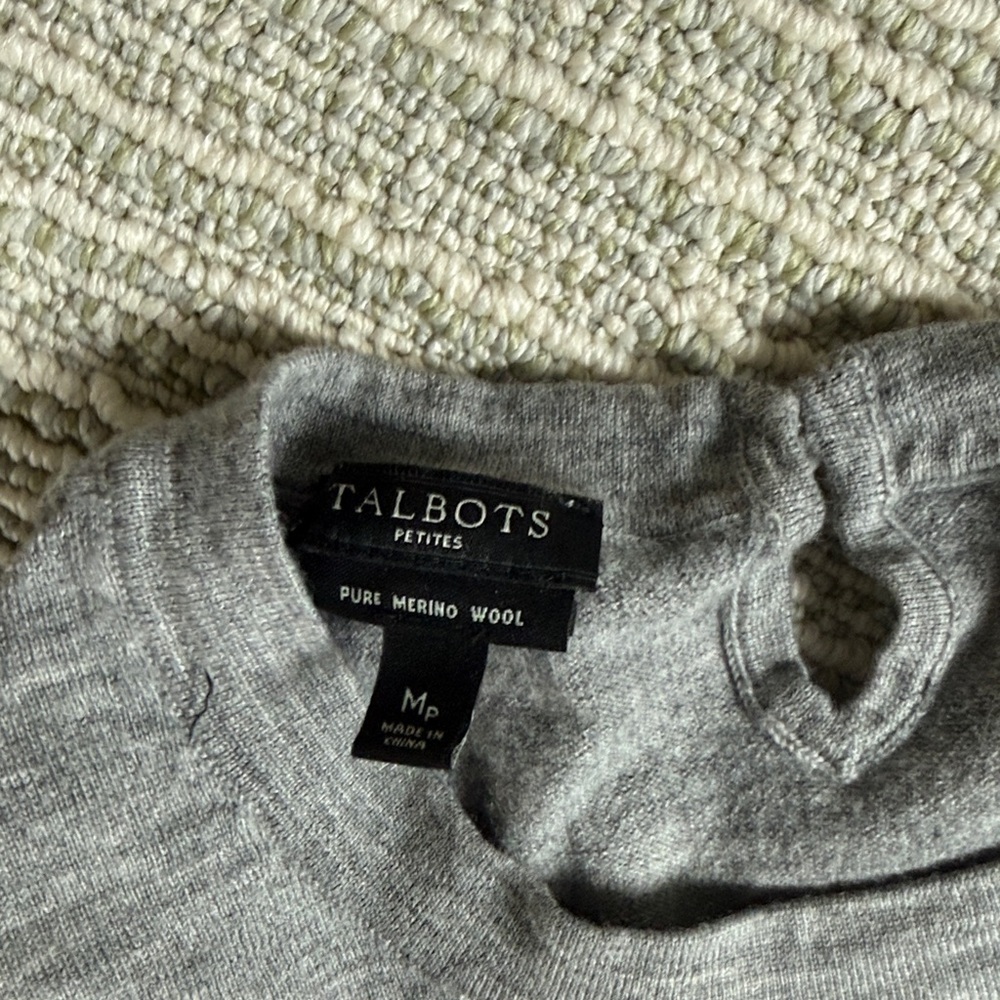 Talbots 100% Marino wool Gray Sweater medium petite - Picture 2 of 5